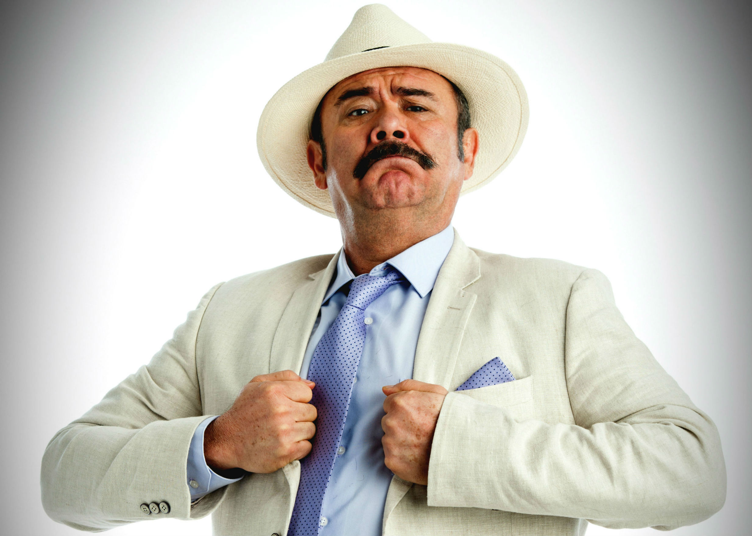 Jesús Ochoa es Odorico Cienfuegos en 'El bienamado' El bienamado