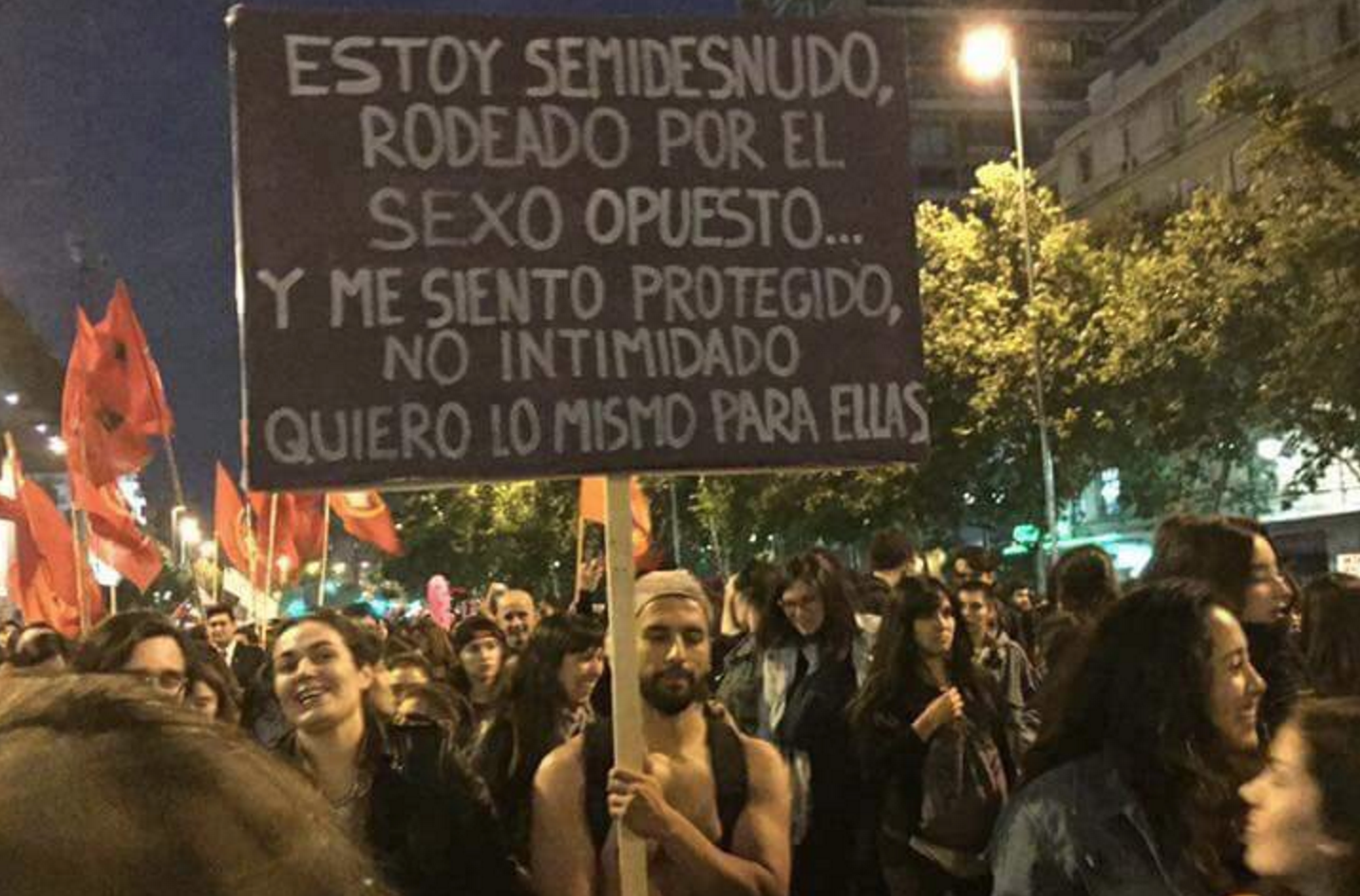 “Estoy semidesnudo, rodeado por el sexo opuesto… y me siento protegido