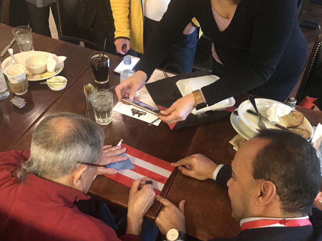 Las primeras imágenes de Oscar López al salir de prisión después de 35 a...