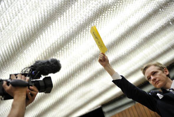 Los problemas también vienen del interior de WikiLeaks. A fines de septi...