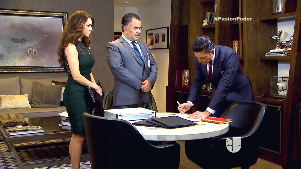 Resultado de imagen de pasión y poder univisión imágenes julia y eladio firman divorcio fotos