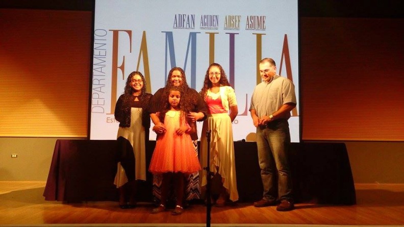 En Puerto Rico hay 150 menores listos para adopción 12233061_10154303337...