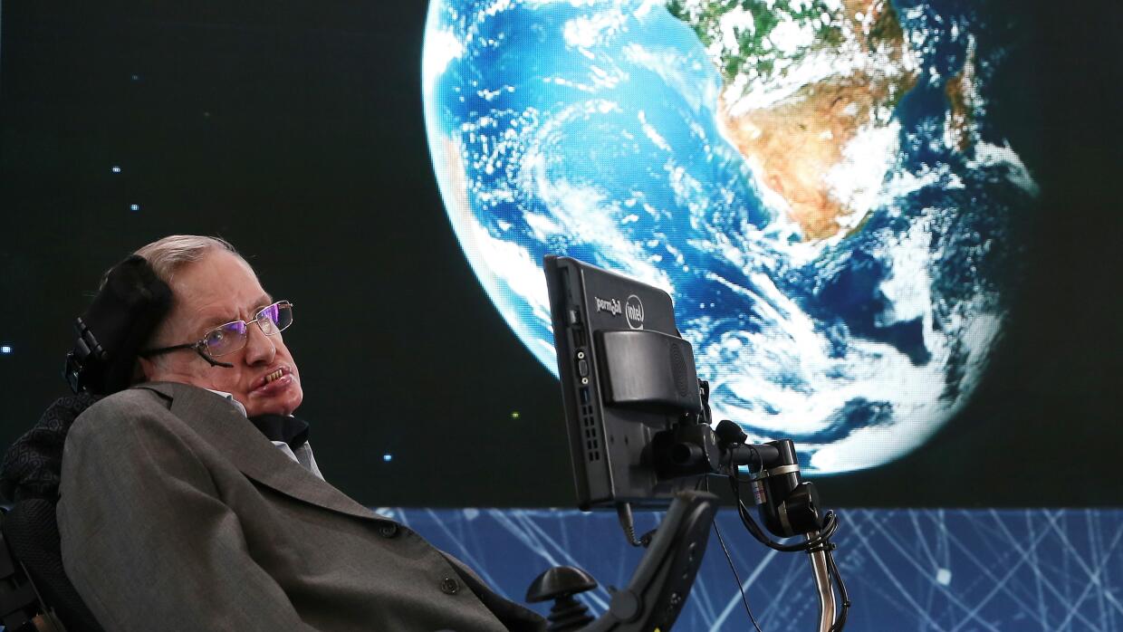 El profesor Stephen Hawking en la presentación del proyecto.