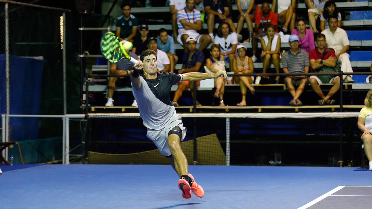 El mexicoamericano Ernesto Escobedo elimina a un top 10 mundial en Acapulco