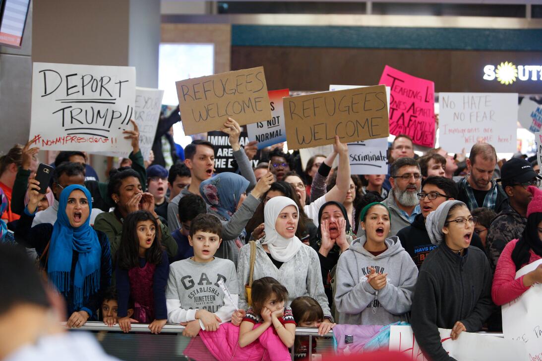 En fotos: Protestas e indignación en aeropuertos tras el veto a ciudadan...