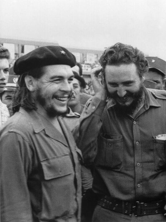 Una imagen de Castro y 'El Che' tomada en los 60 en La Habana. A...