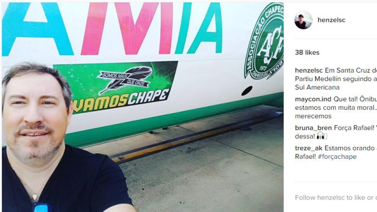 Imagen de Rafael Henzel antes de subir al aviÃ³n en Santa Cruz de La Sier...