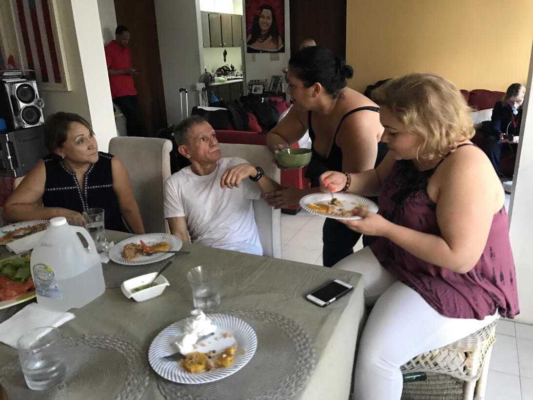 Las primeras imágenes de Oscar López al salir de prisión después de 35 a...