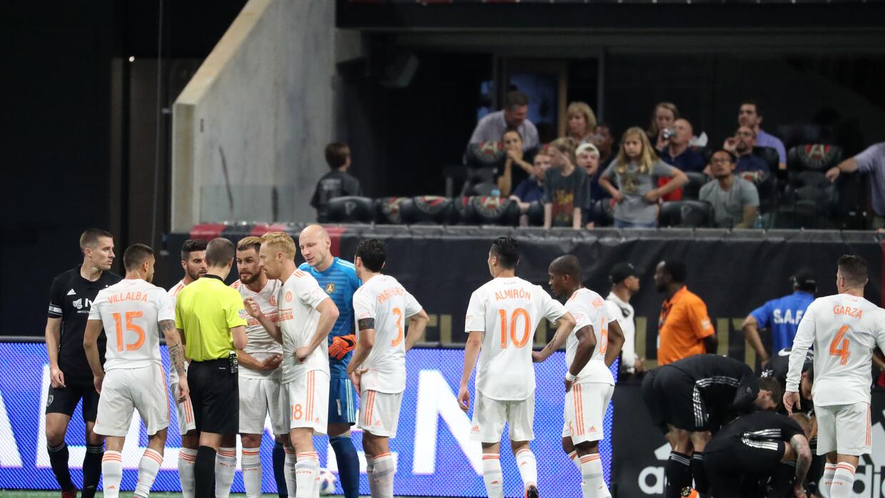 Sporting KC aprovecha expulsión de Brad Guzan para vencer a Atlanta en duelo de punteros