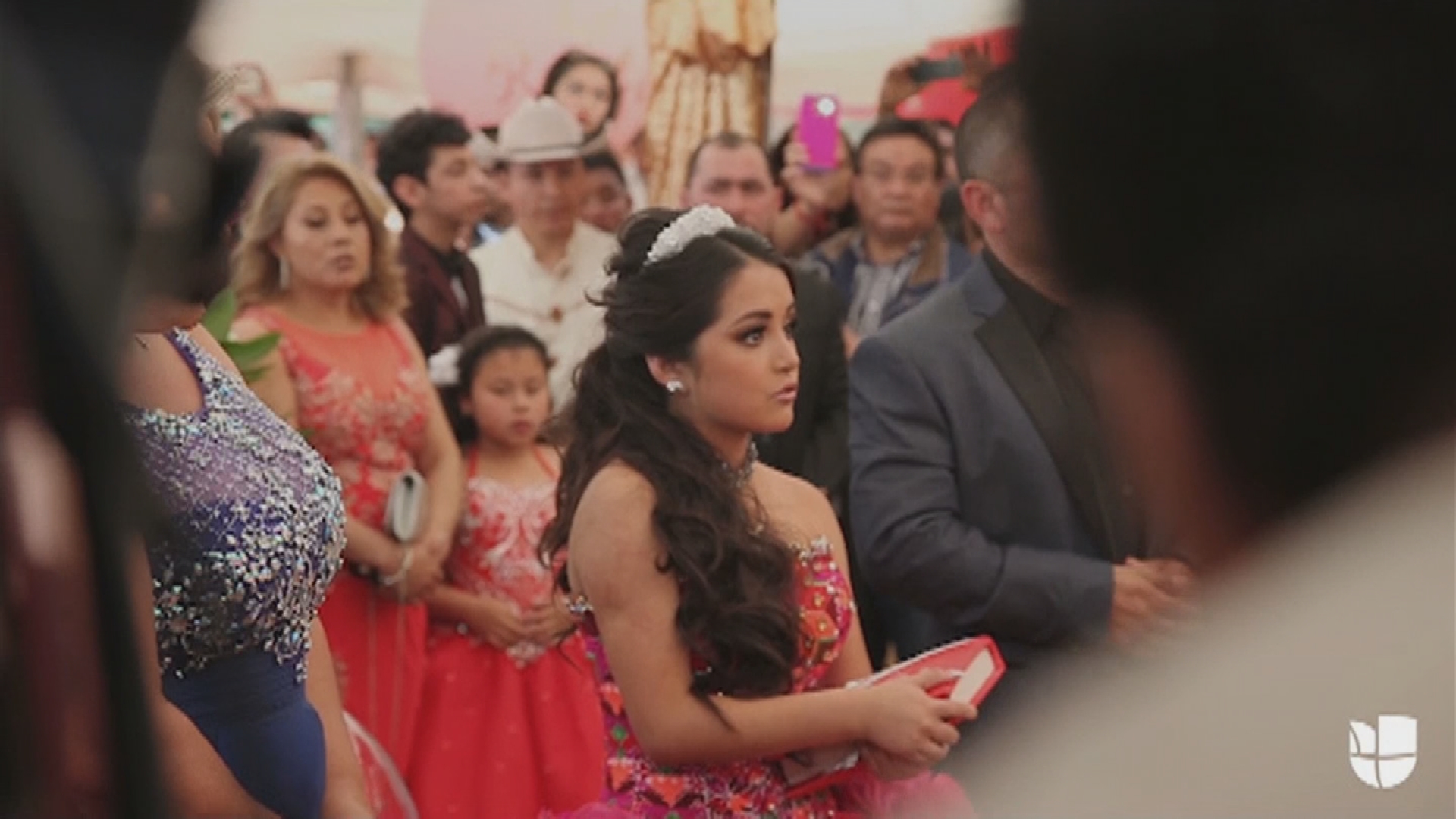 La esperada aparición de Rubí vestida de quinceañera el día de su