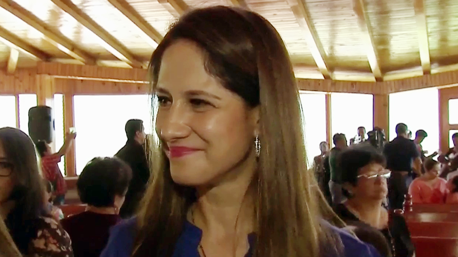 Sonriente y agradecida Reaparece la viuda de Joan Sebastian Univision