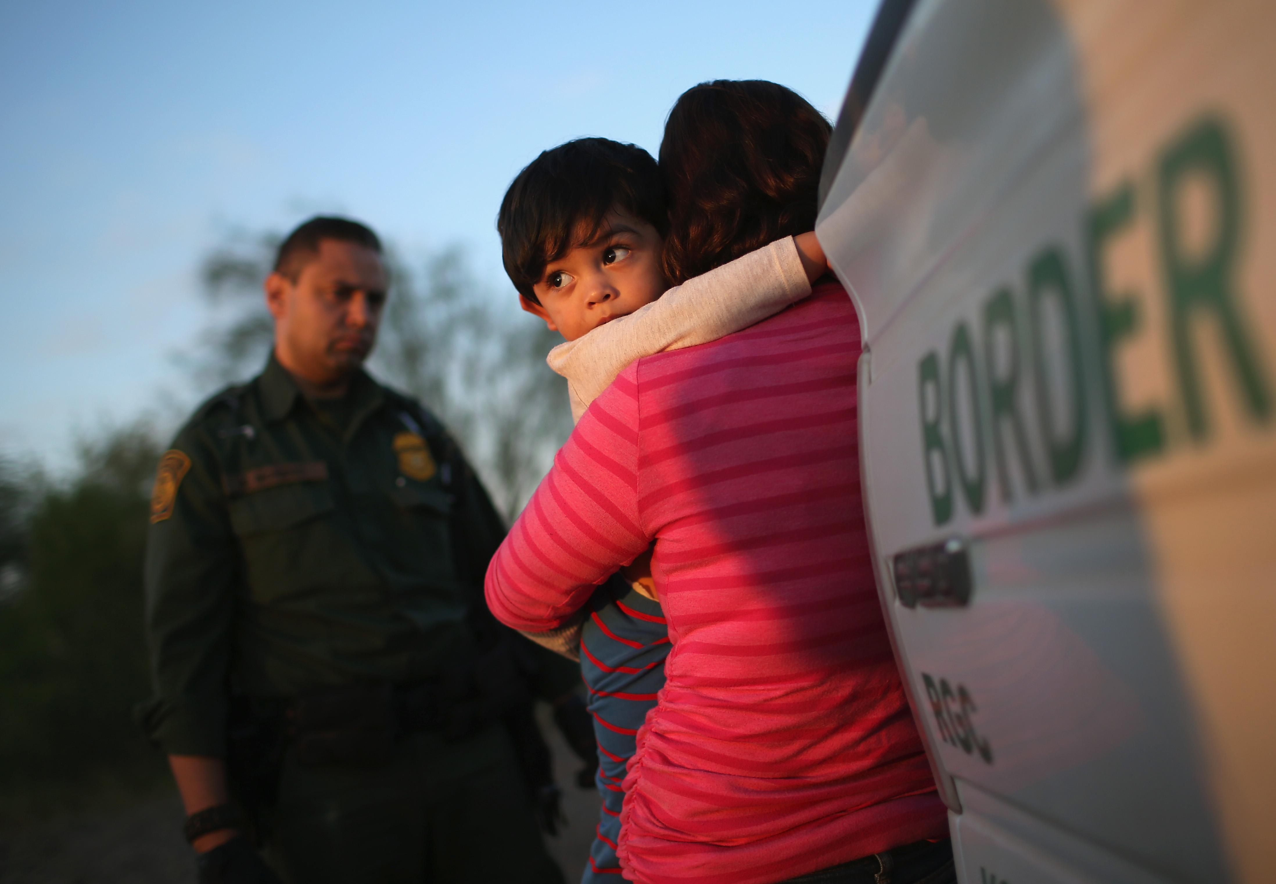 Texas y California abrirán refugios para alojar más de 1,000 niños inmigrantes Univision 34