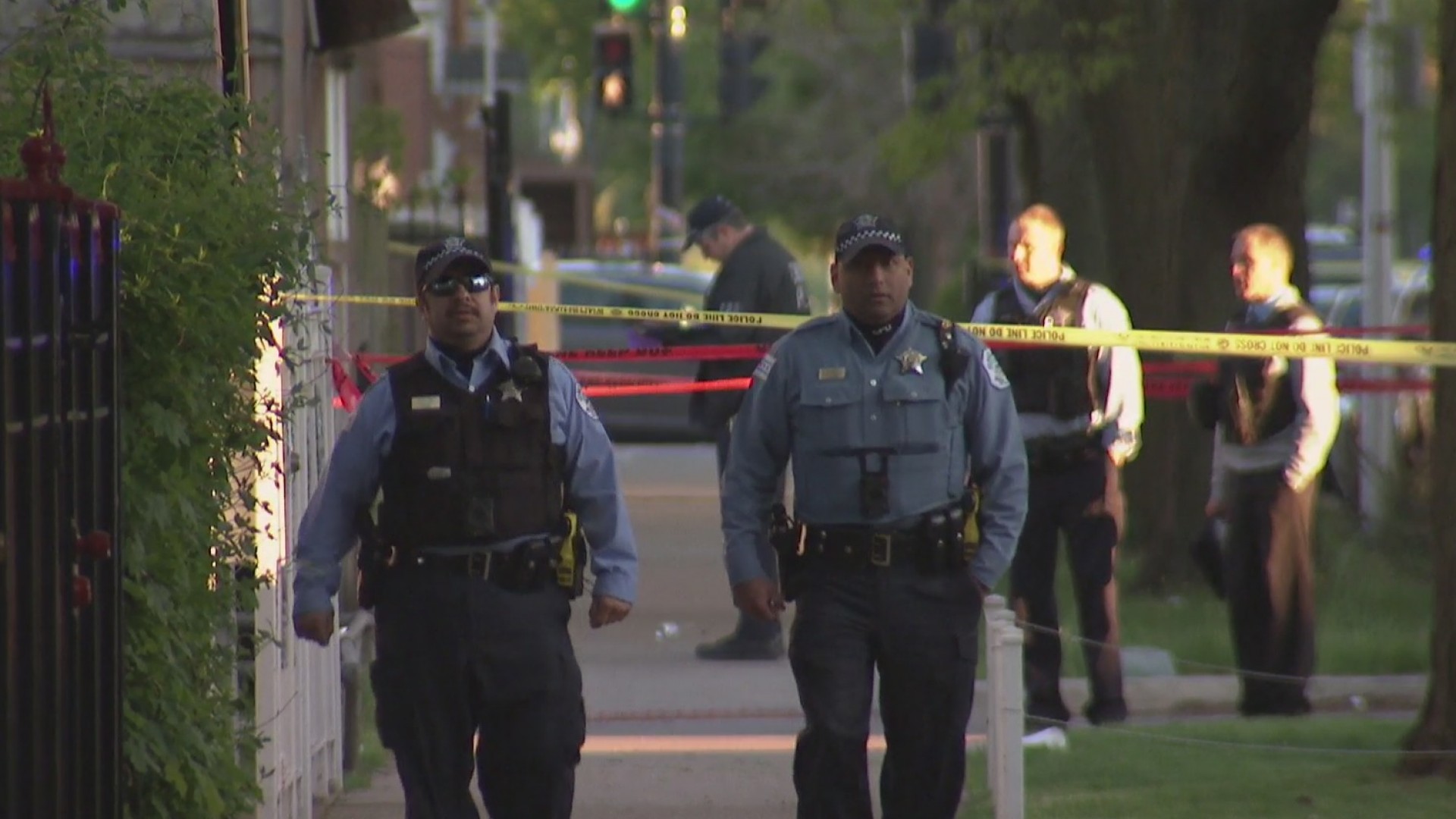 Dos muertos y ocho heridos en balacera frente a un altar al sur de