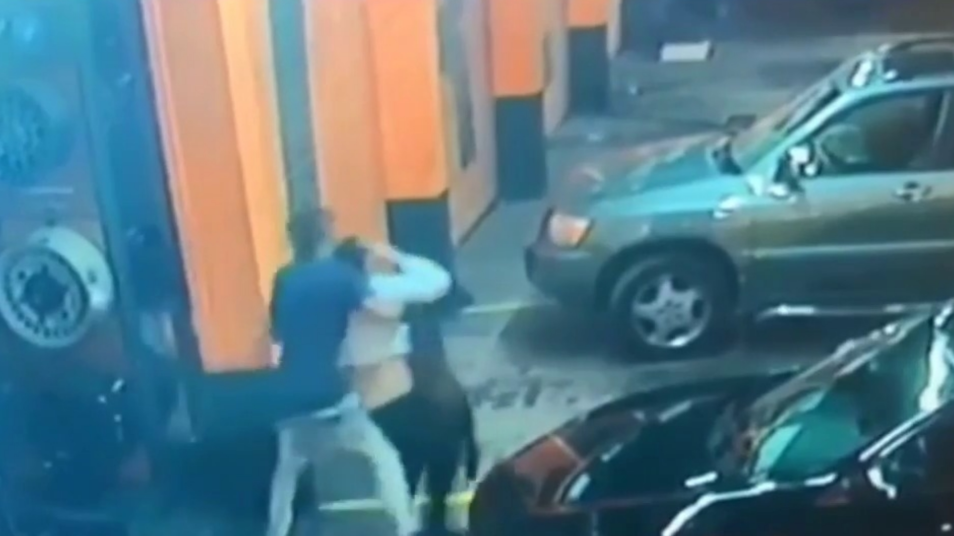 En Video El Momento En Que Una Mujer Es Secuestrada Por Un Hombre Afuera De Un Negocio 6995