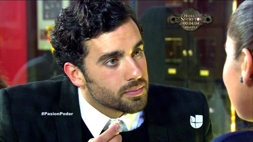 ¡David le propuso matrimonio a Regina! 70E676EF3D9E4D548902B2C363C2C428.jpg