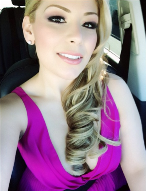 ¿Cómo prefieres a Evelyn Sicairos, rubia o morena? Screen Shot 2017-04-1...