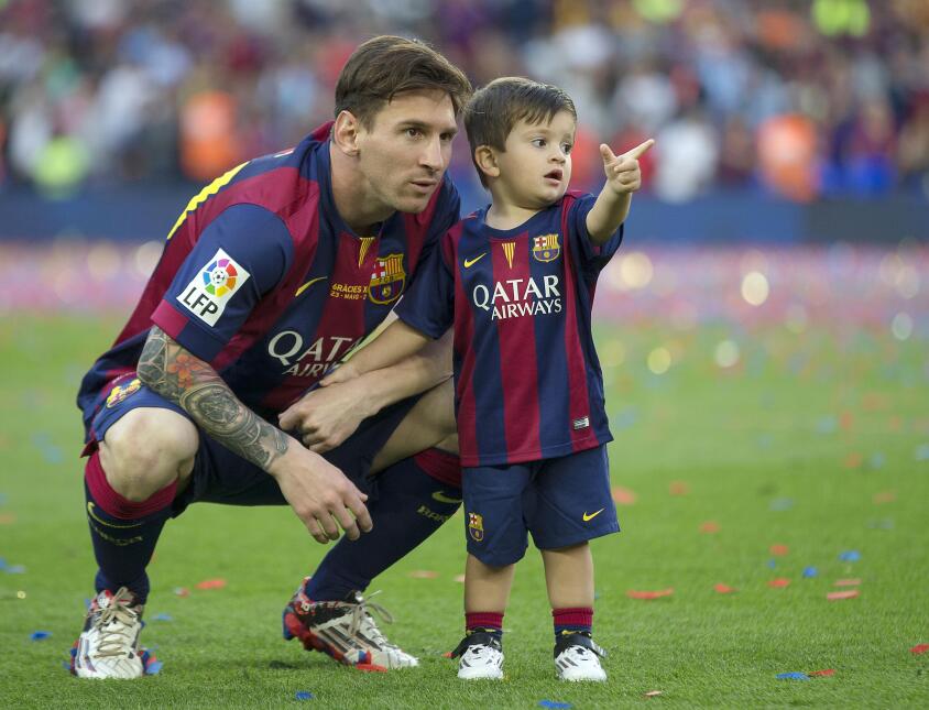 Messi y Antonella Roccuzzo con el pequeño Thiago