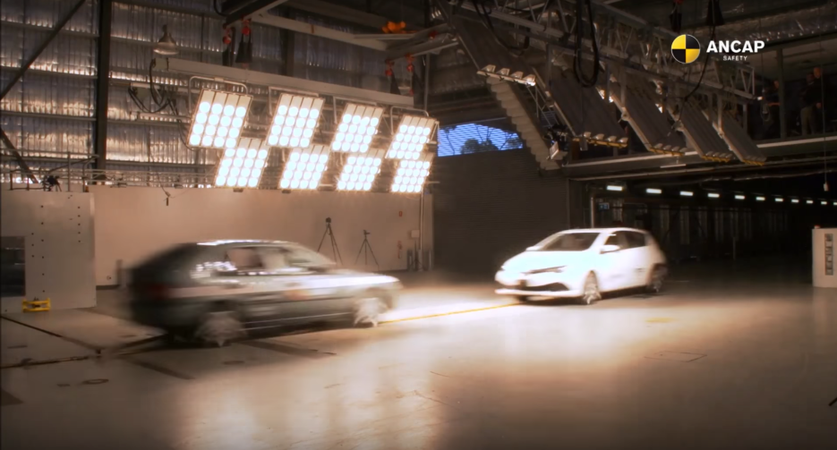 Prueba de choque revela la incapacidad de los autos viejos para salvar v...