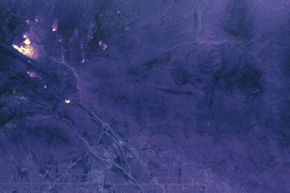 El incendio 'Blue Cut' en San Bernardino visto desde el espacio...