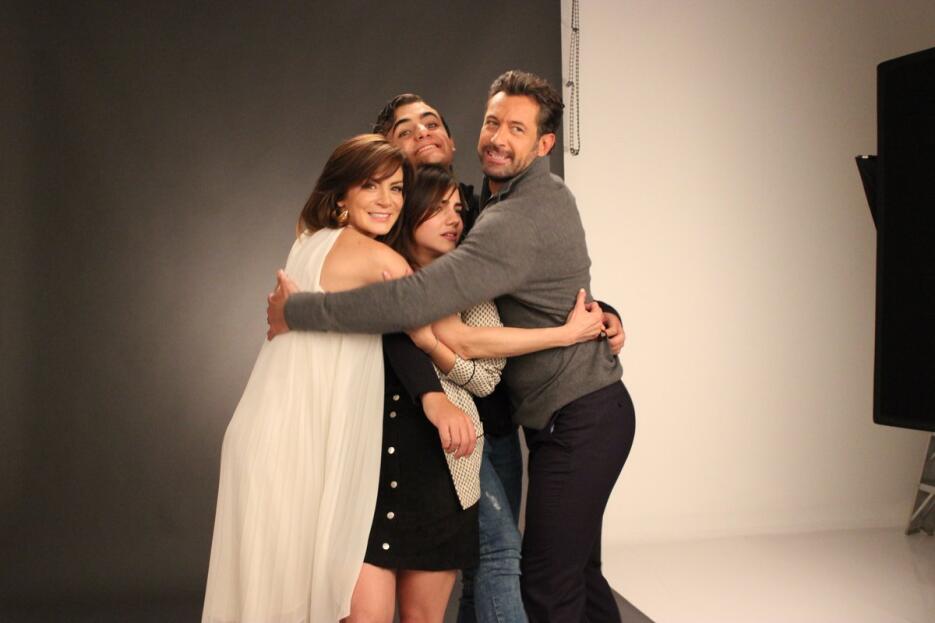 Silvia Navarro y Gabriel Soto se divierten detrás de cámaras de ‘Nadie m...
