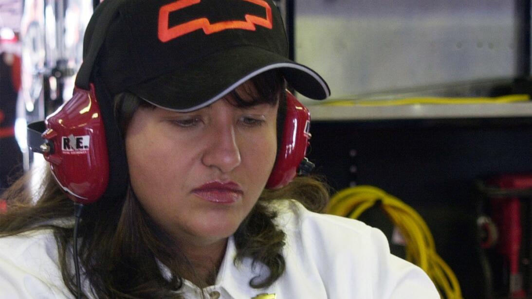 univision contigo ingenieros nascar