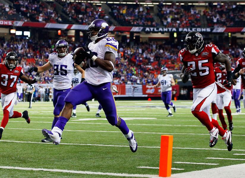 Adrian Peterson tuvo dos carreras de TD y 158 yardas para que los Viking...