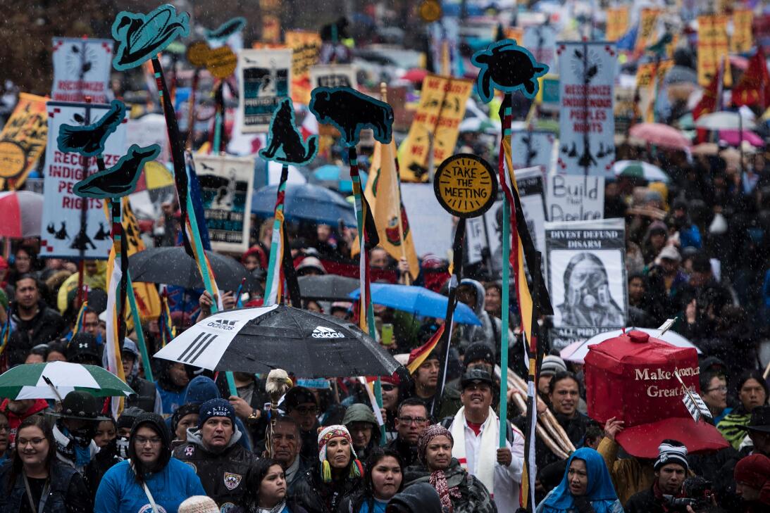Cientos de manifestantes marcharon en Washington DC contra el oleoducto...