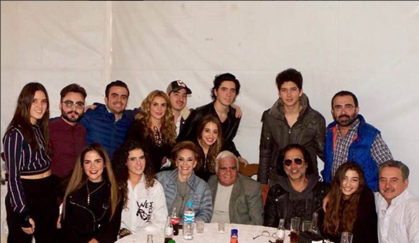 Imagenes De La Familia De Vicente Fernandez | as 237 fue la fiesta de cumplea 241 os de vicente fern 225 ndez Imagenes De La Familia De Vicente Fernandez | as 237 fue la fiesta de cumplea 241 os de vicente fern 225 ndez