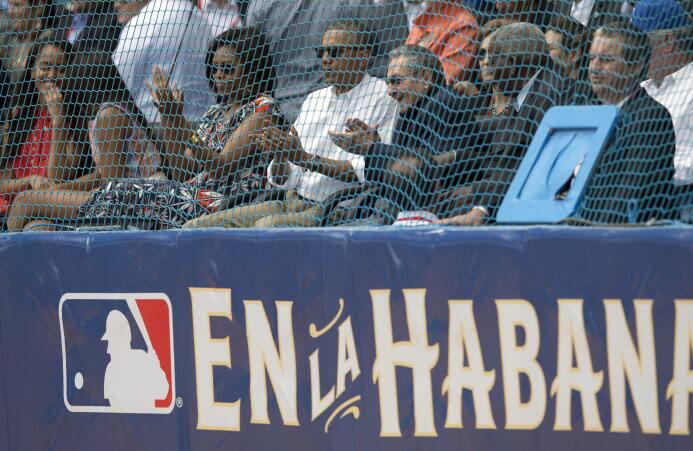 En un partido de béisbol cargado con ribetes simbólicos y que contó con...