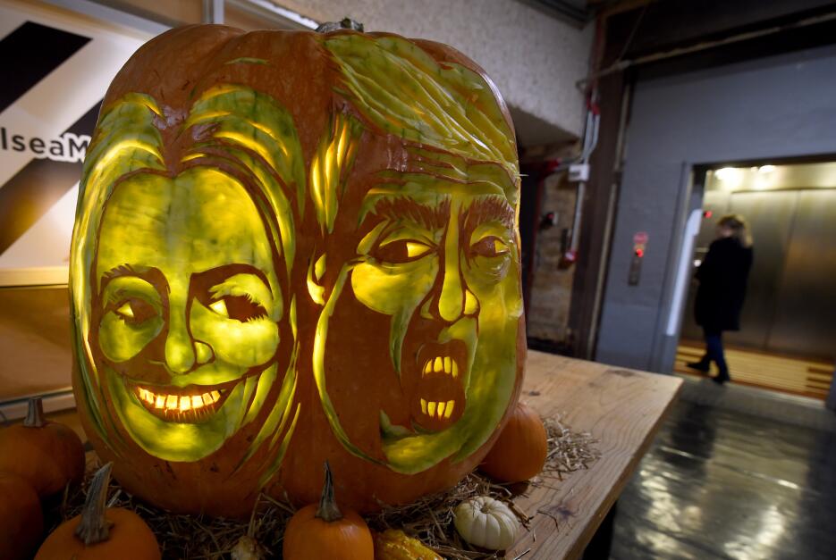 En el Chelsea Market, en la novena calle en Manhattan, una calabazota ta...