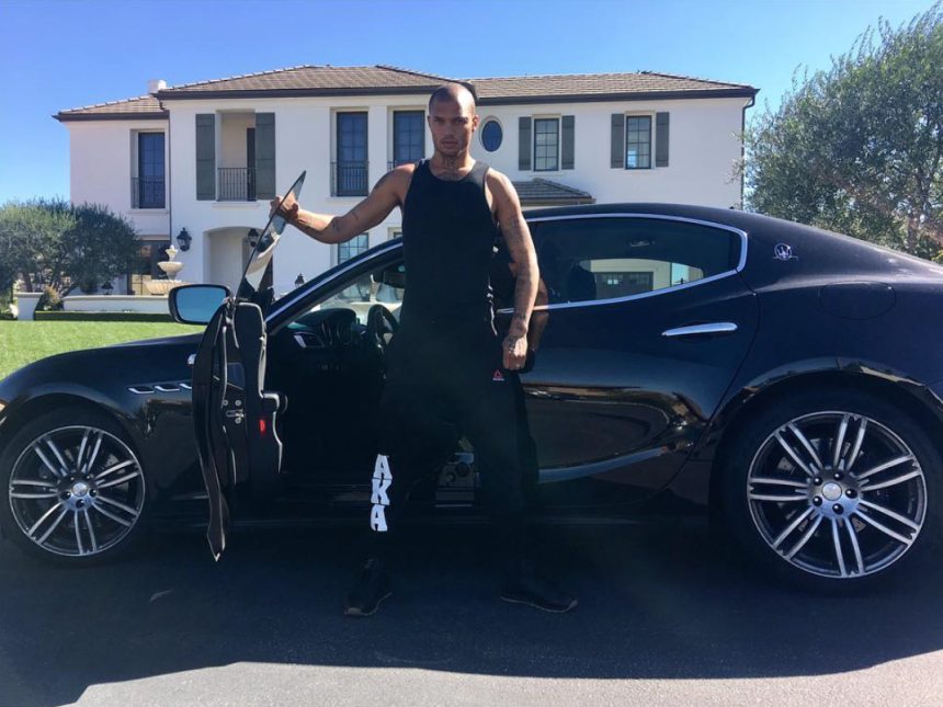 un Maserati de $150,000.