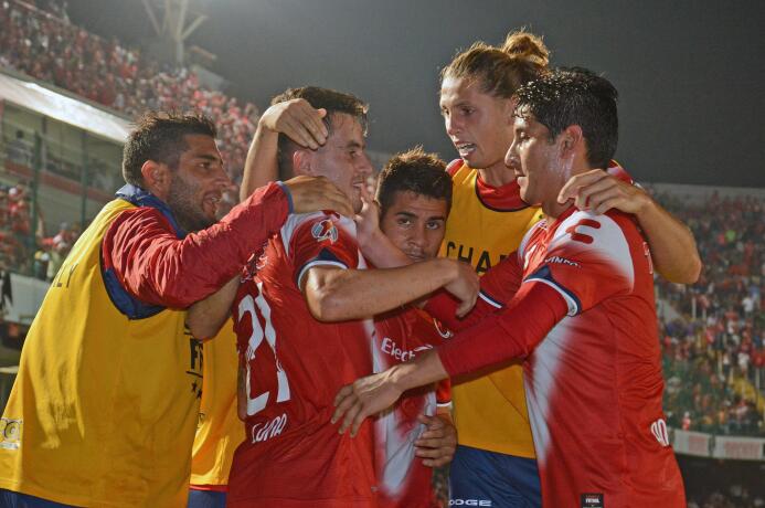 Veracruz vence en duelo de desesperados. Daniel Villalva celebra su gol...