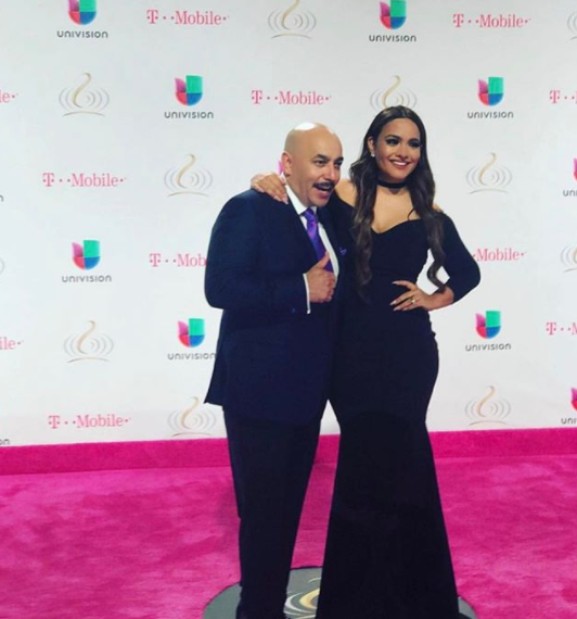 Nunca vemos a Lupillo Rivera tan tierno como cuando está con su esposa