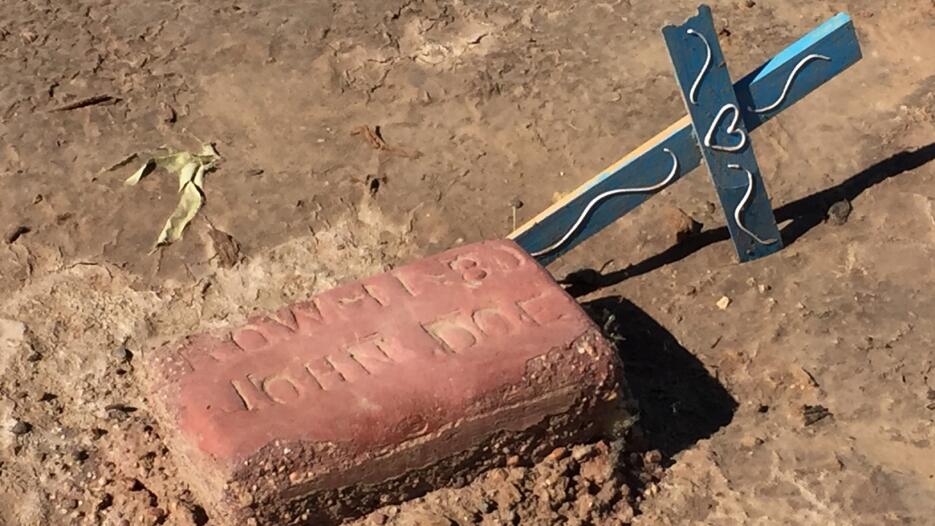 En fotos: El Cementerio de los Olvidados en Hotville, California cemente...