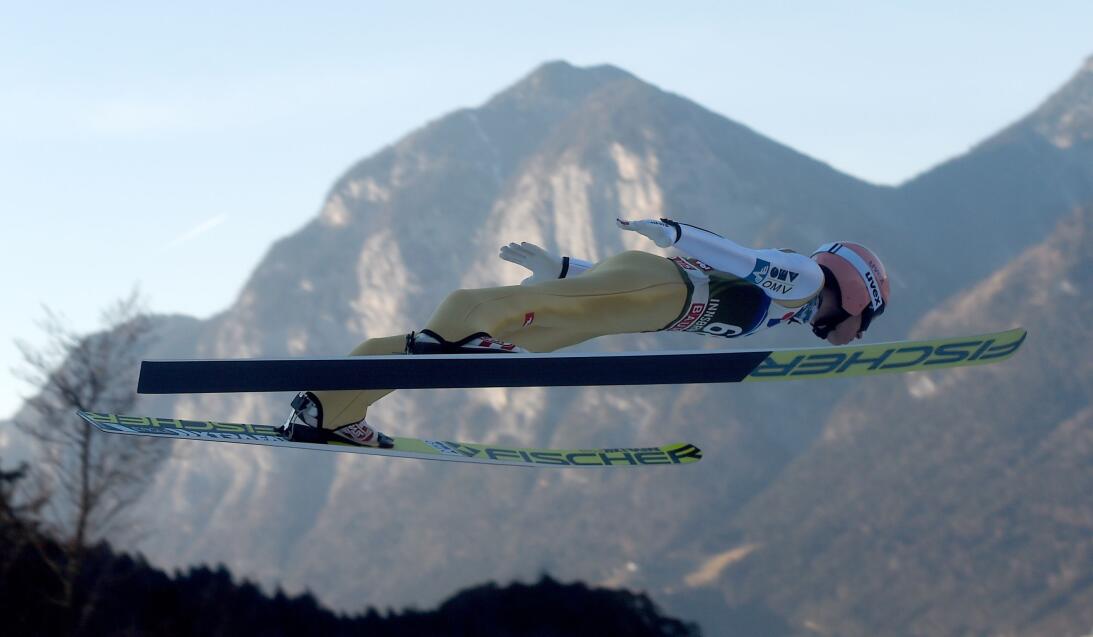 Espectáculo en el aire en la Copa Mundo de esquí en Austria GettyImages-...