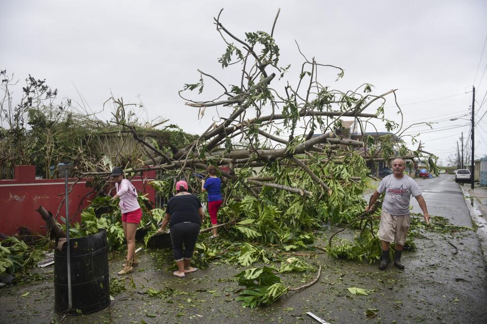 Resultado de imagen para Huracán María se aleja de República Dominicana dejando inundaciones y lluvias