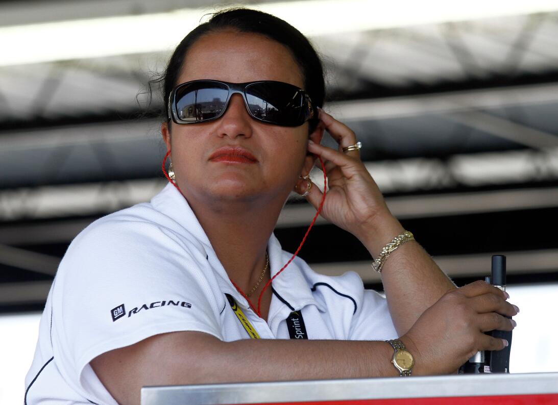 univision contigo ingenieros nascar