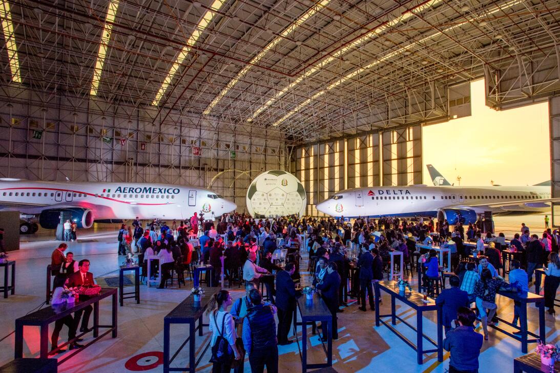 El 'Tri' presentó una nueva alianza comercial y su avión exclusivo de ca...