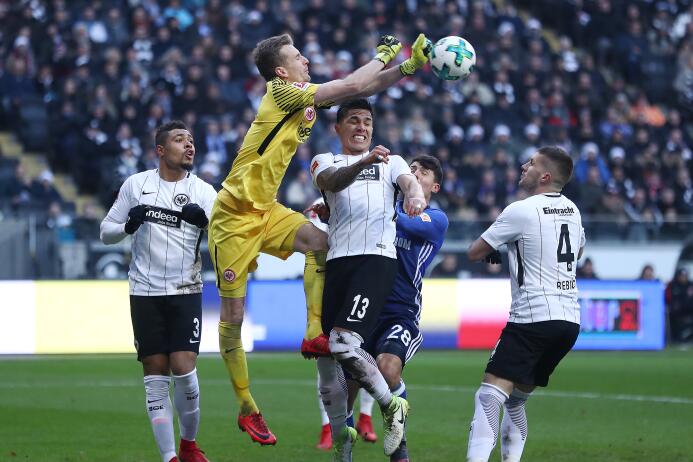 Con Carlos Salcedo, Eintracht Frankfurt empató y aún mira a Europa en la...