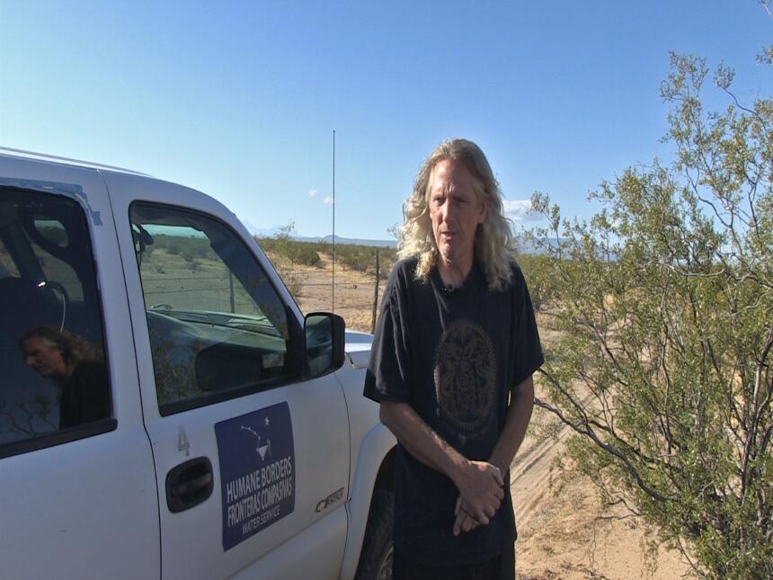 Un anglosajón que recorre cientos de millas en el desierto de Arizona pa...