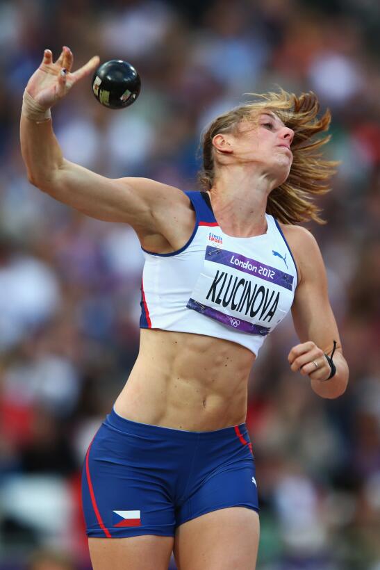 Eliska Klucinova, la sexy atleta que se cambió de ropa interior frente a...