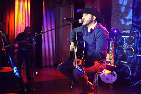 Ofreció un concierto íntimo y exclusivo a sus fans de Houston.