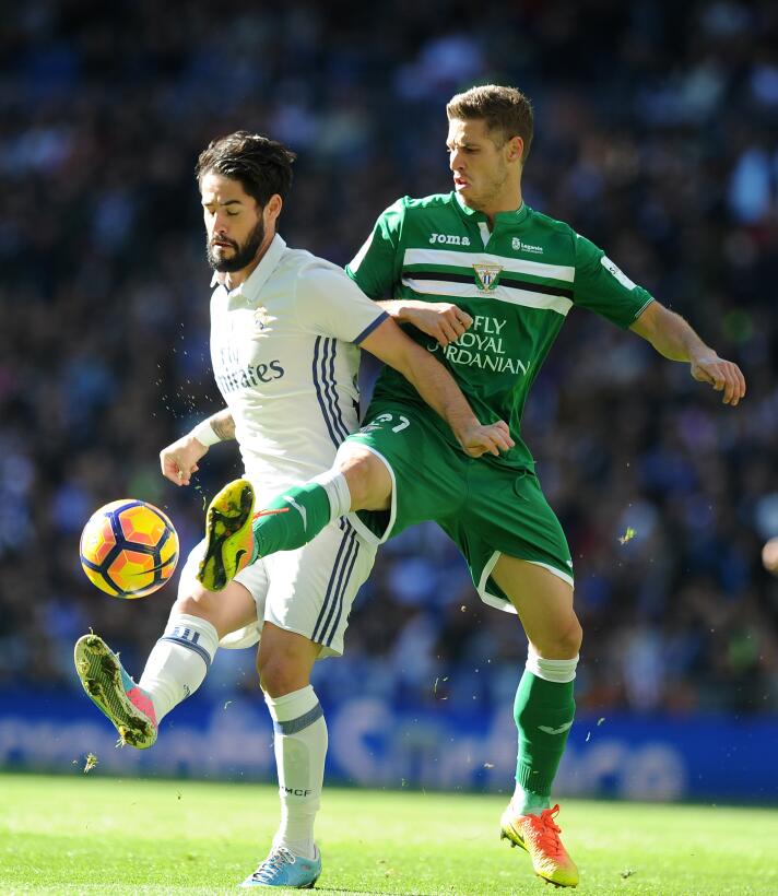 Real Madrid vuela en el liderato de la Liga de España GettyImages-621406...