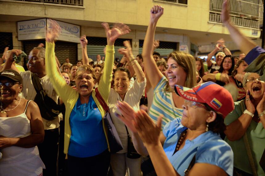 Celebración opositora y decepción oficialista tras elecciones de diputad...