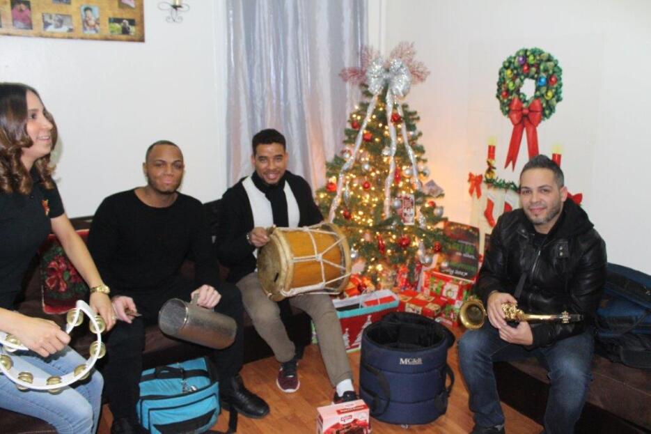 Familia latina pasa una feliz parranda IMG_2956.jpg