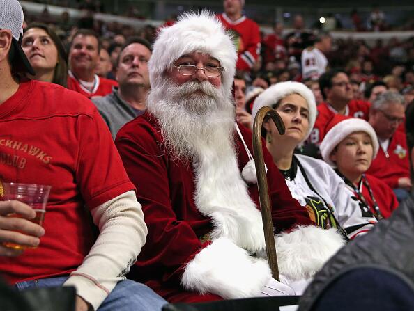 Este fin de semana los Blackhawks le ganaron a los Sharks 4 a 3 y Santa...