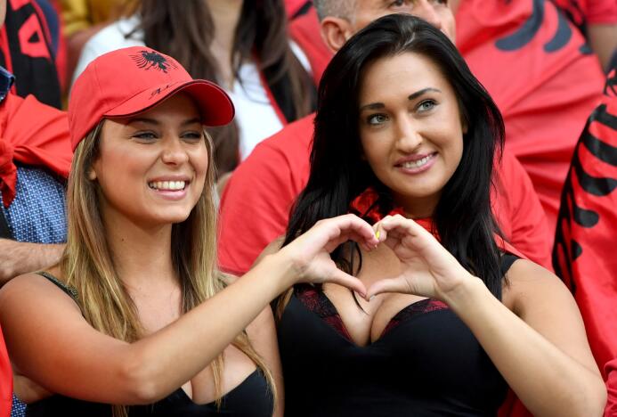 Las bellezas inundaron la Eurocopa y aquí te damos una probadita de esta...
