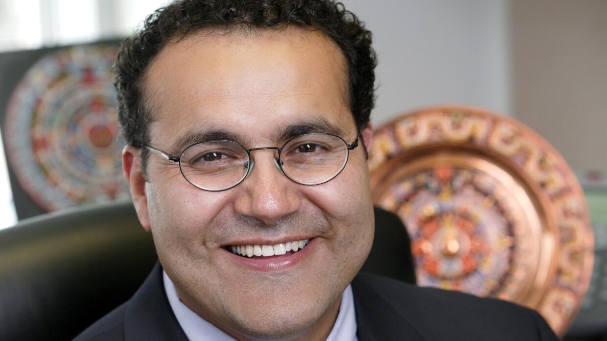 Dr. Q’s Hands Univision