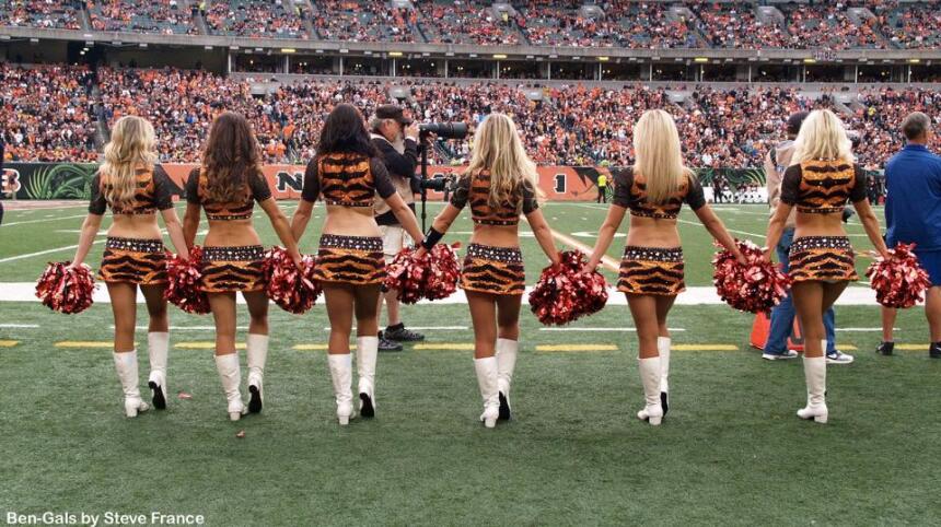 Las más hermosas de Cincinnati dentro del emparrillado en la Semana 14....
