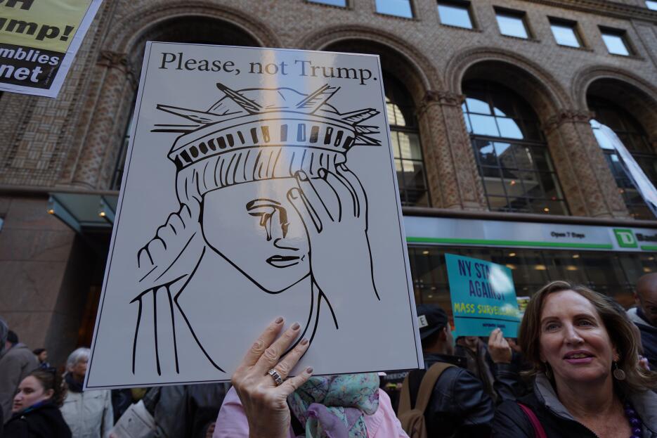 Hasta la emblemática Estatua de la Libertad dijo “no” a Trump.